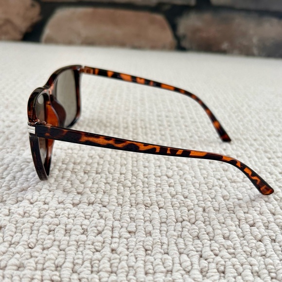 Women’s LOFT Tortoise Brown Sunglasses - Picture 3 of 6